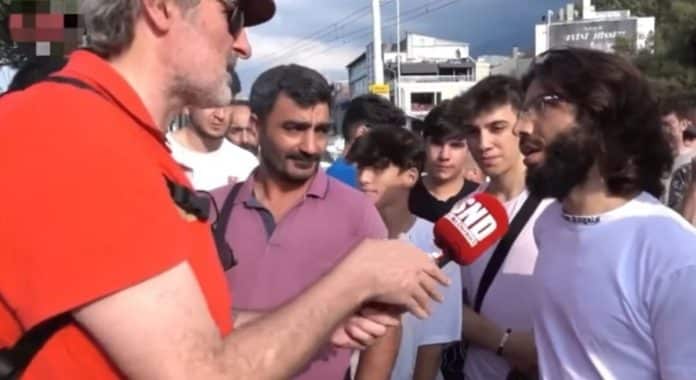 ترك ألمانيا وعاد إلى تركيا لأجل الأذان .. شاب سوري يثير الضجة