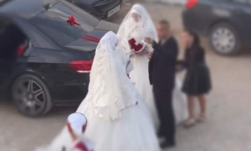 جزائري يتزوج امرأتين في ذات اليوم ويثير ضجة واسعة "شاهد" alarabtrend.com