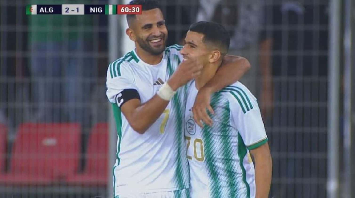 فرحة لاعبي منتخب الجزائري بالفوز alarabtrend.com