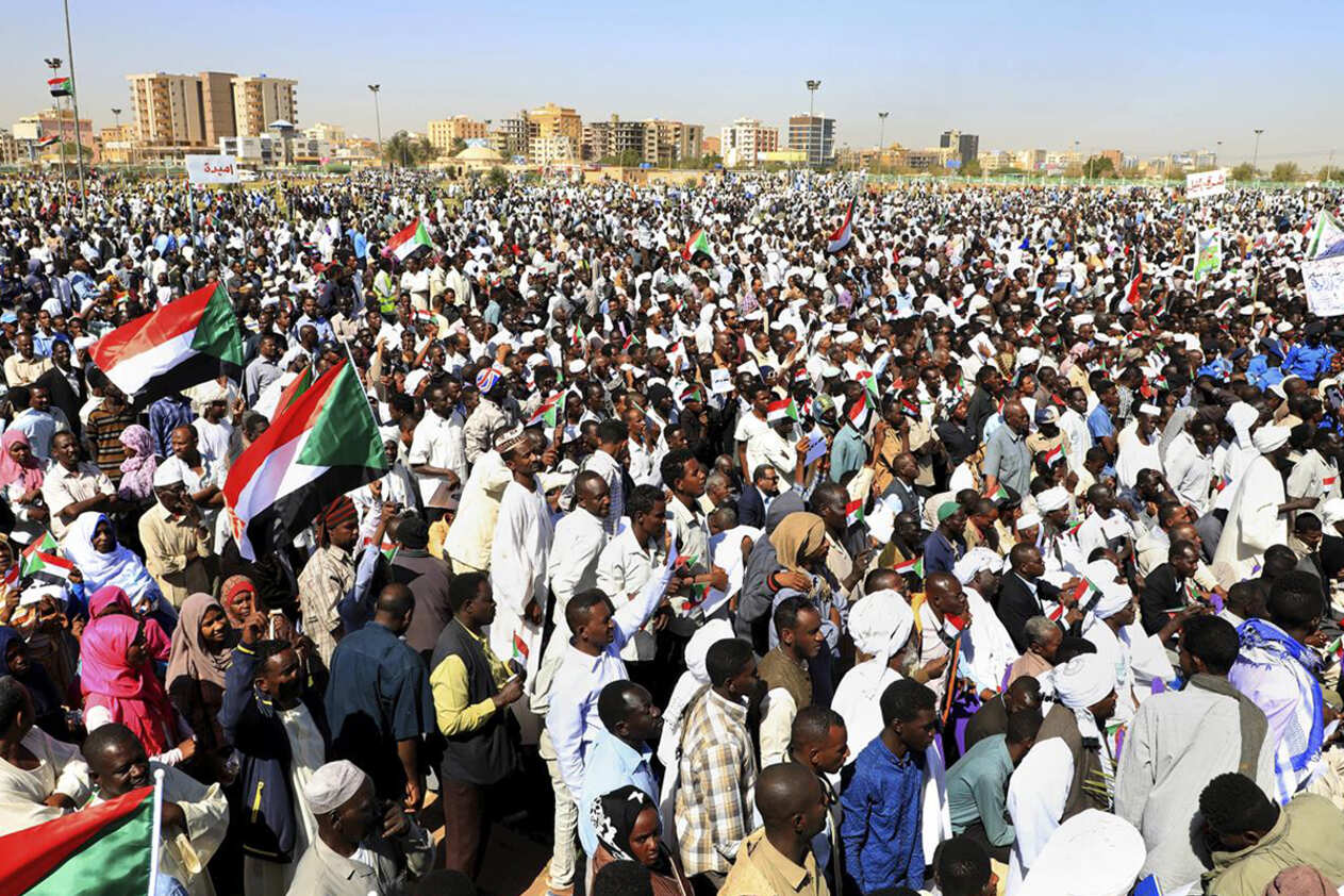 تظاهرات في السودان alarabtrend.com