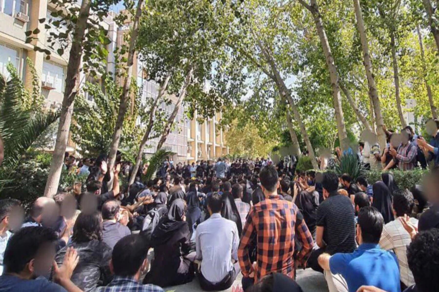 إيران والاحتجاجات