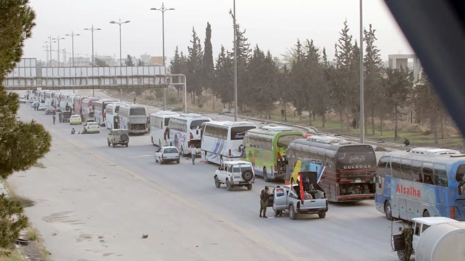 عمليات التهجير إلى الشمال السوري بعد سيطرة قوات النظام السوري