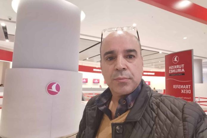 الصحفي الجزائري المعارض أنور مالك