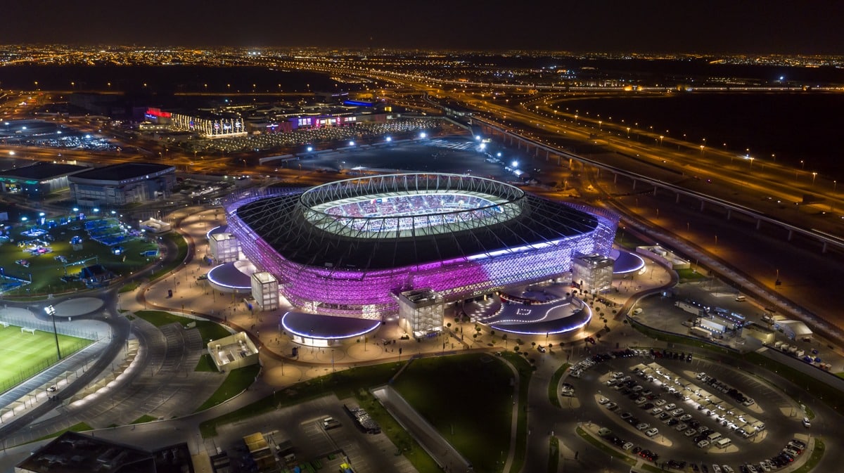 أحد ملاعب كأس العالم التي تمّ بناؤها في قطر