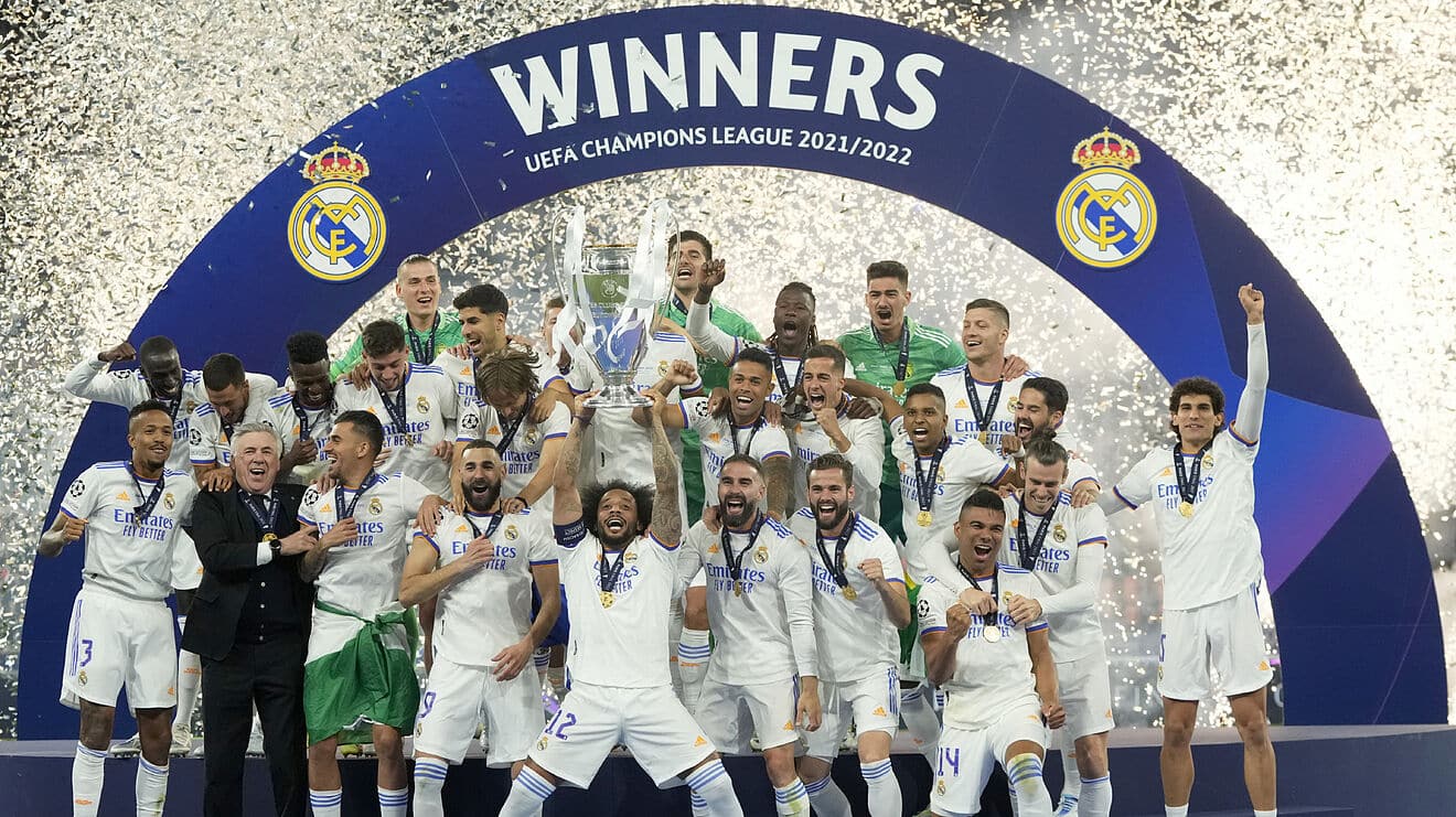 احتفال لاعبي ريال مدريد باللقب الرابع عشر في بطولة دوري أبطال أوروبا