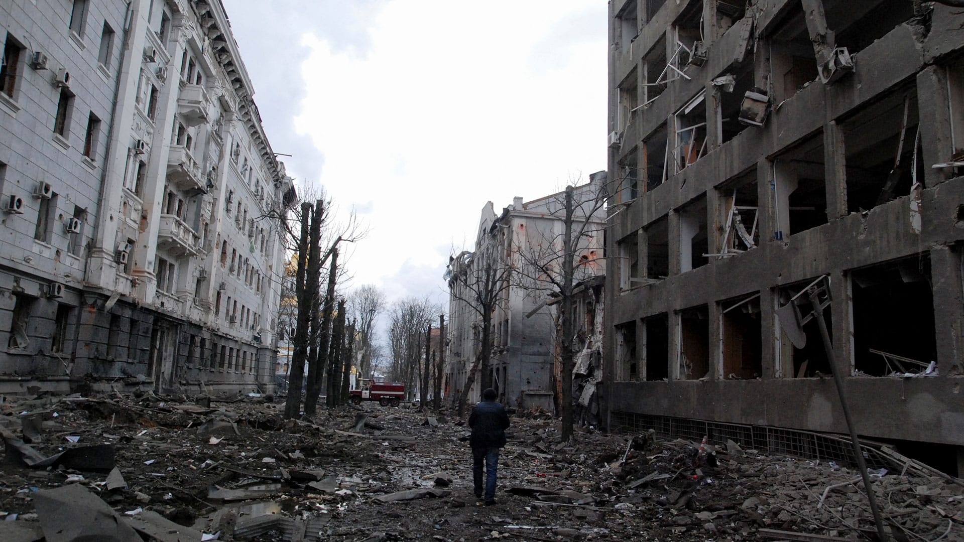 دمار إحدى المدن الأوكرانية بعد القصف الروسي