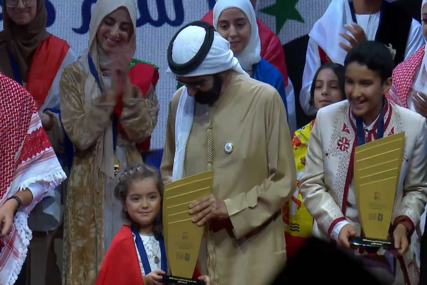 الطفلة السورية شام البكور مع سعود الكعبي