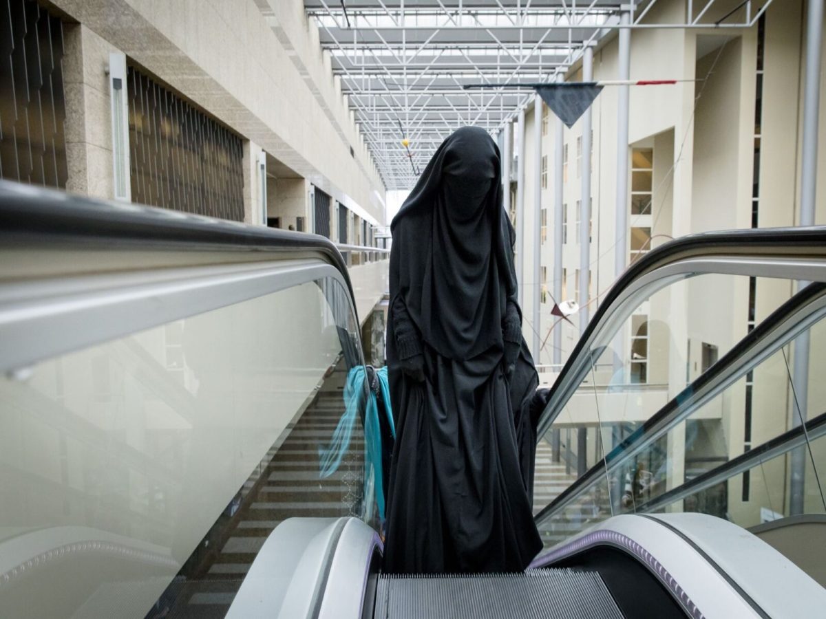 alarabtrend.com سعودية تخلع النقاب والحجاب