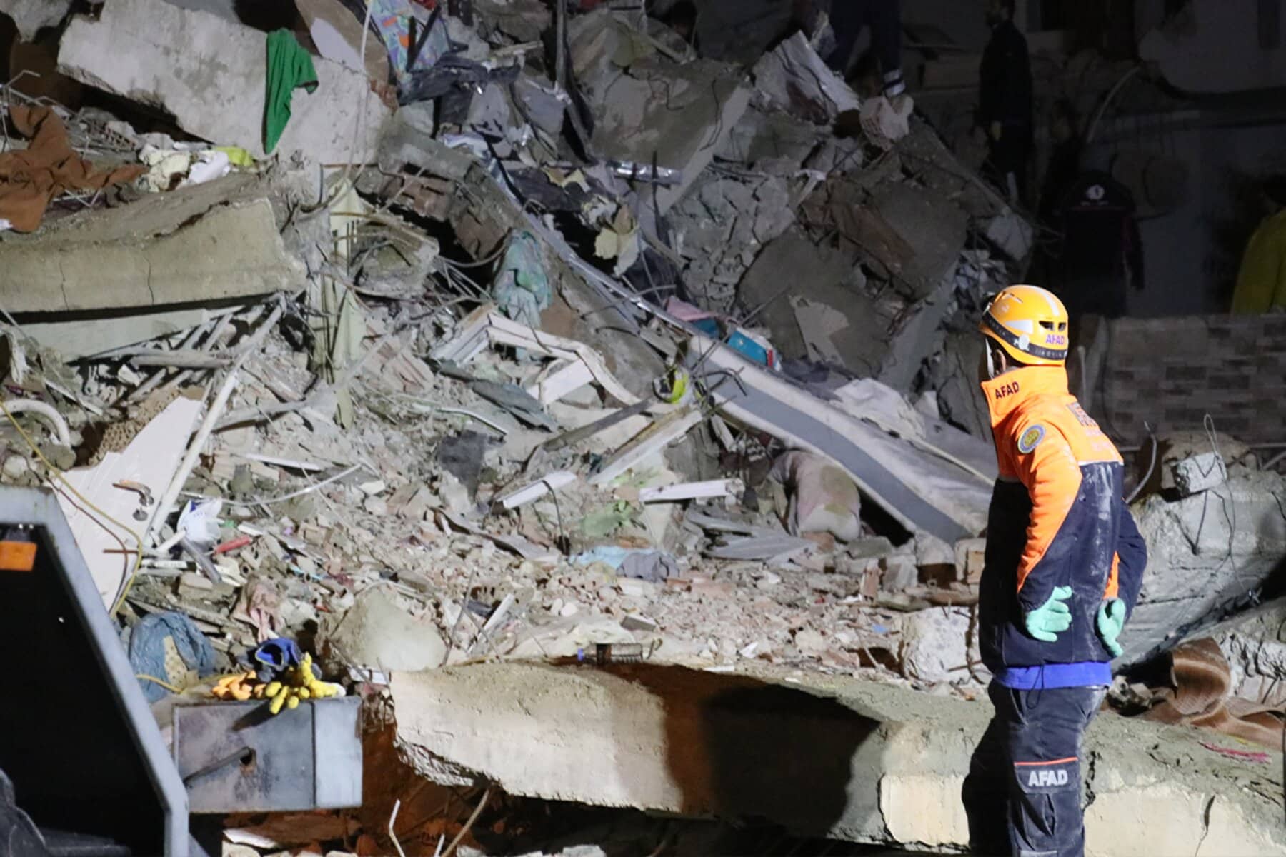  alarabtrend.com عسكري تركي يمتدح سوريين بعد الزلزال جنوبي تركيا