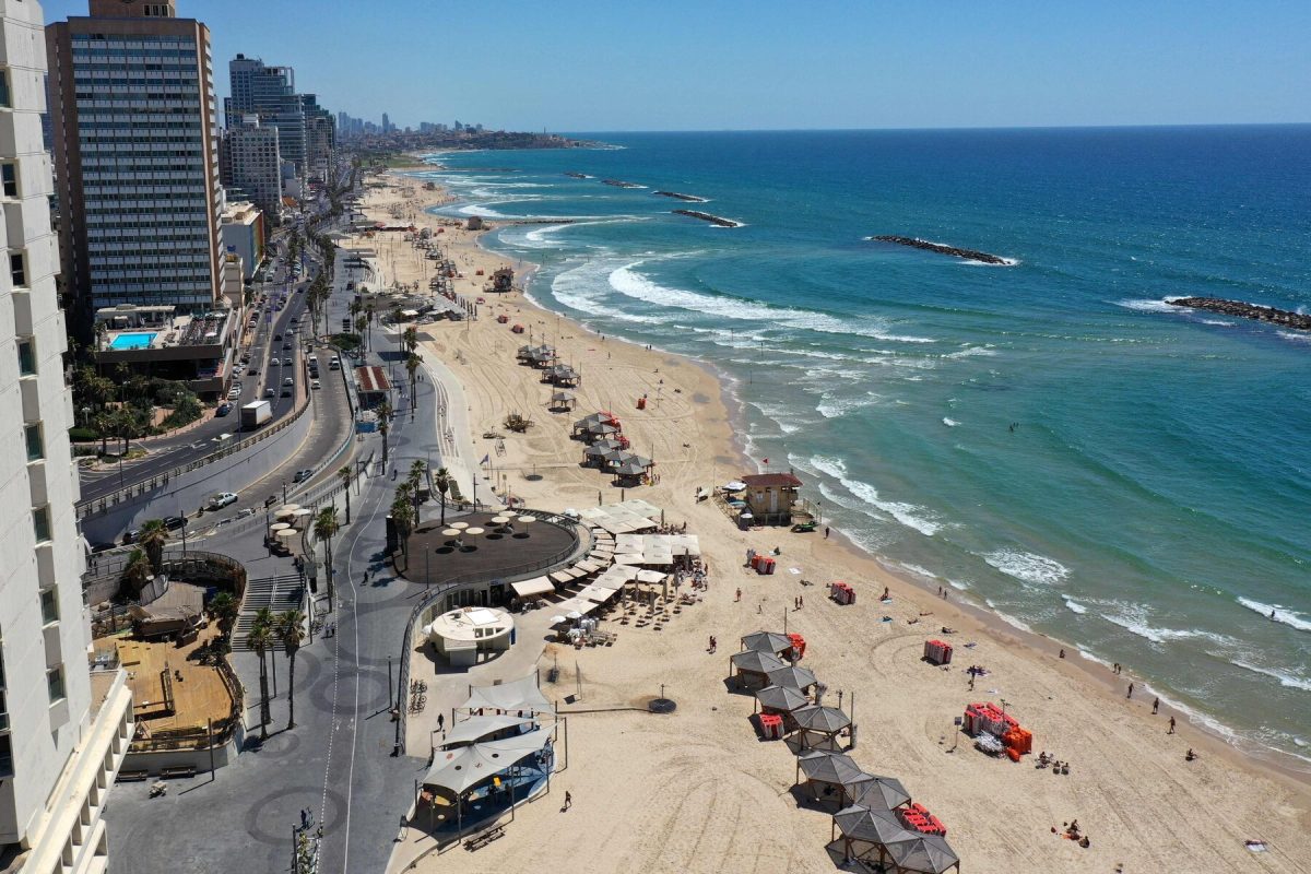 alarabtrend.com أثار انحسار مرعب لمياه البحر قرب الشواطئ الفلسطينية تحذيرات من تسونامي خطير