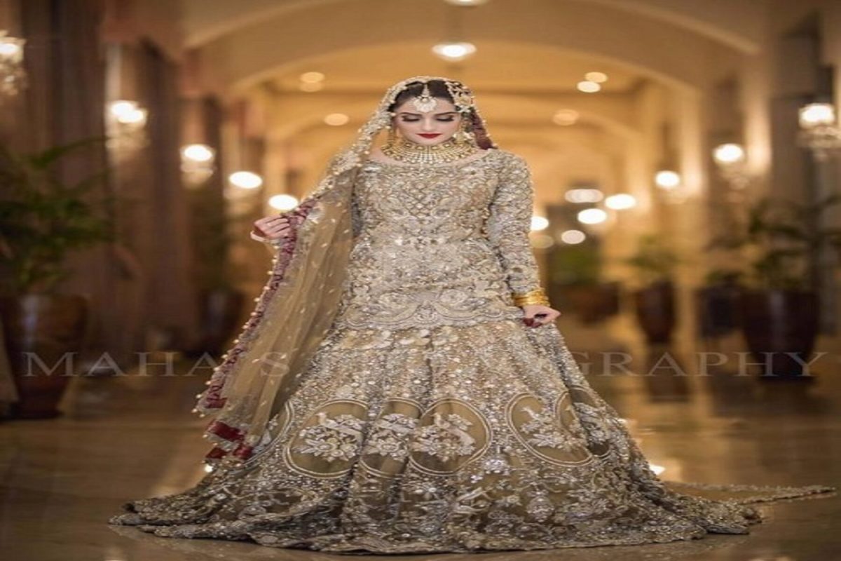 عريس باكستاني يقدم مهرا لعروسه "وزنها ذهباً"...والرواد يعلقون "السمينة تفوز"