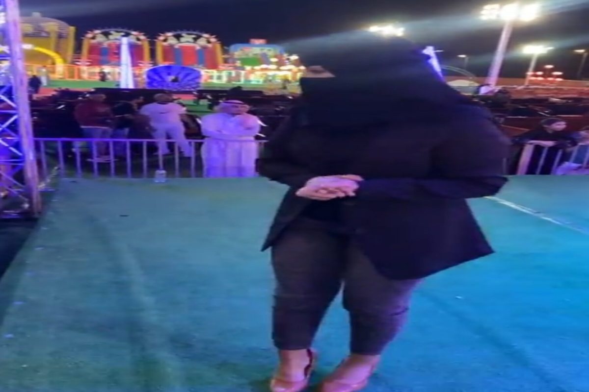 لباس مطربة منقبة يثير ضجة في السعودية وسط تدشين هاشتاغ "الذوق العام"- فيديو