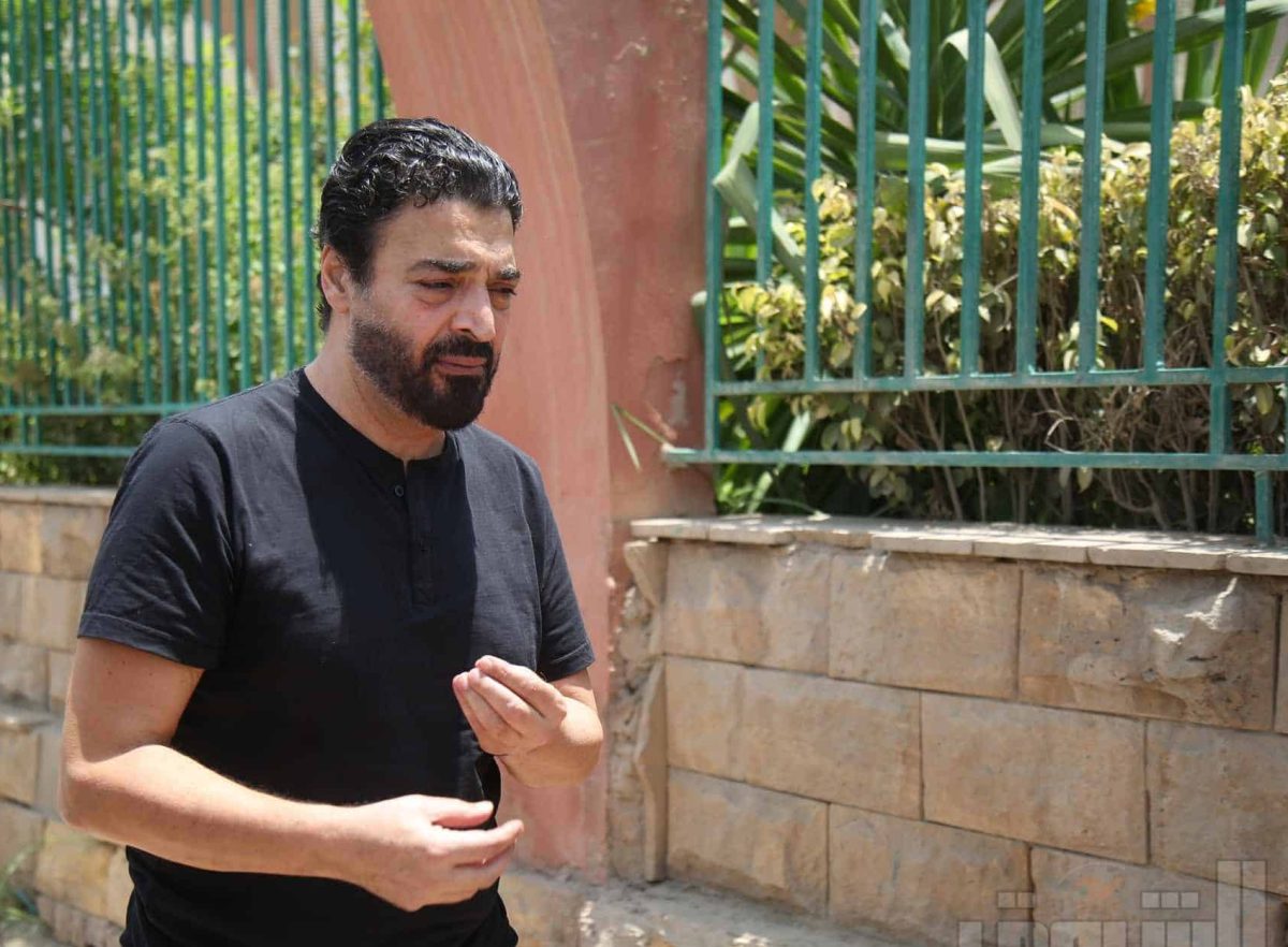 نشطاء "تيك توك" يعيدون حميد الشاعري 30 عاماً إلى الوراء بـ"قشر البندق"